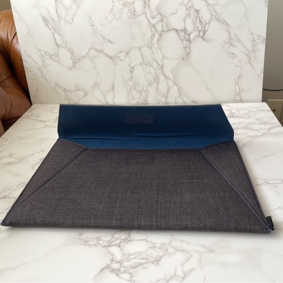 Incase - Envelope Sleeve in Woolenex fits MacBooks, laptops, tablets- gray/blue - Picture 4 of 14